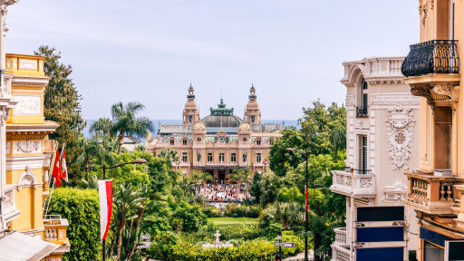 Европейска държава, управлявана от едно и също семейство 720 години, всичките ѝ жители са богати