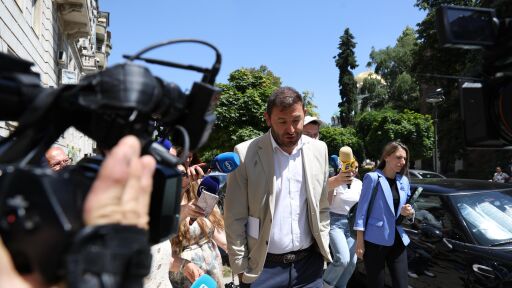 По неофициална информация: Заместник-кметът Никола Барбутов и още двама души са задържани