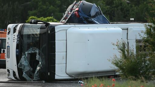 Гонка между два автомобила е причинила тежката катастрофа в София