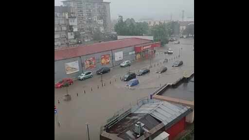 Наводнения в Лом след силен дъжд (ВИДЕО)