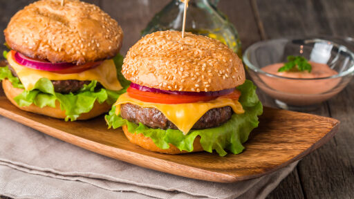 Популярна верига за бързо хранене пусна слушалки, които следят поведението на служителите