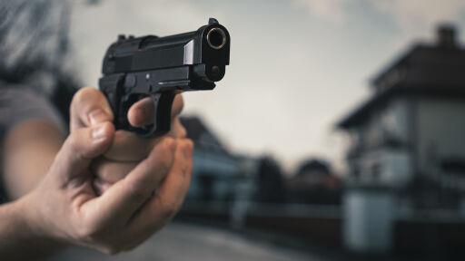 Барикадирал се в жилище мъж простреля полицай в Балтимор