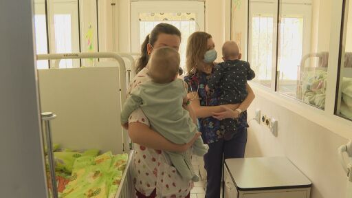 Намерено е приемно семейство за бебетата, които от 9 месеца живеят в болница в София