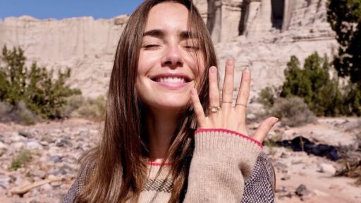 Снимка Три години след кражбата: Лили Колинс си върна годежния пръстен! (СНИМКИ)