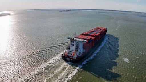 „Файненшъл таймс“: Иран ще позволи на „невраждебни кораби“ да пресичат Ормузкия проток