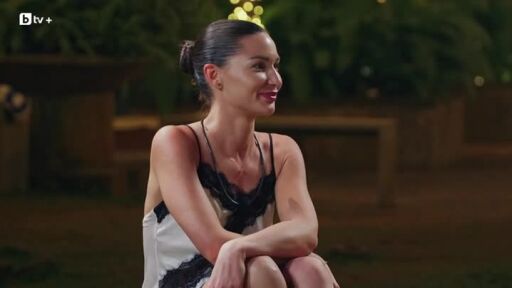 Според Илияна Симона има по-засилен романтичен интерес към Крис