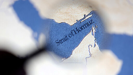 НАТО работи за колективно решение за гарантиране на корабоплаването през Ормузкия проток