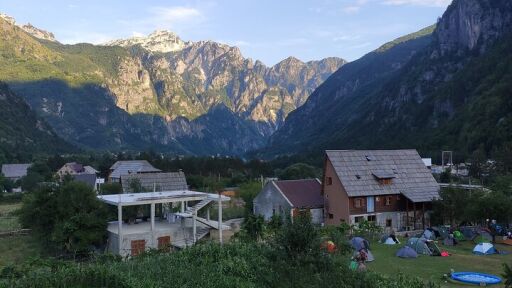 Това село на Балканите се нарича „Швейцария за бедните“