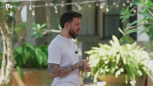 Момичетата са шокирани от появата на Мартин