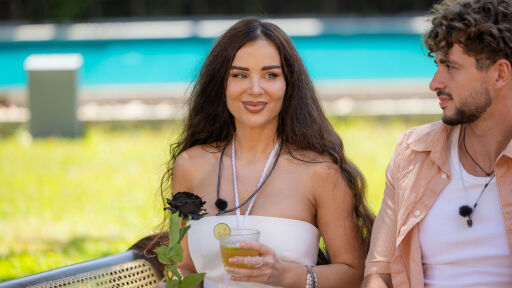 Снимка Непоказвани снимки от влизането на Мартина и Любомира в 