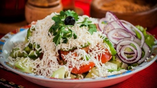 Една шопска салата струва колкото килограм месо