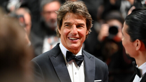 Снимка След въоръжен обир под носа му: Том Круз напусна дома си в Лондон