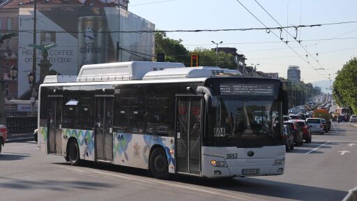 Правителството отпуска милиони, за да няма спиране на автобусите в страната