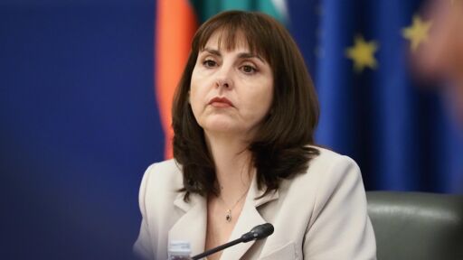 Социалният министър: Обсъждаме рестрикции за децата в социалните мрежи