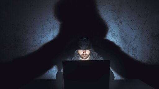 6 години мъж е упоявал и изнасилвал съпругата си в дома им