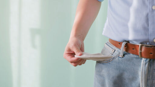 866 лв. на месец: Линията, под която живеят 1,37 млн. българи