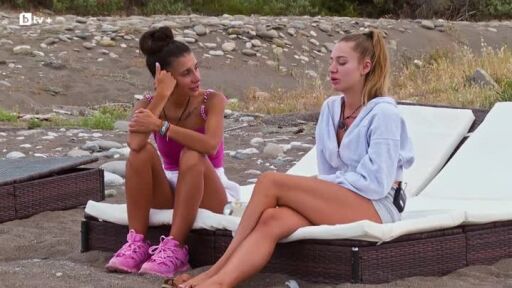 Киара и Виктория се чувстват несигурни и притеснени