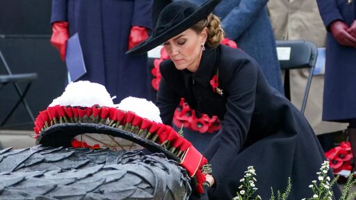 Снимка Рубинените обеци на Кейт Мидълтън крият дълбока тайна (ВИДЕО)