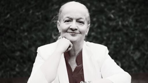 Приживе Алена издава 91 книги и се посвещава на благотворителност