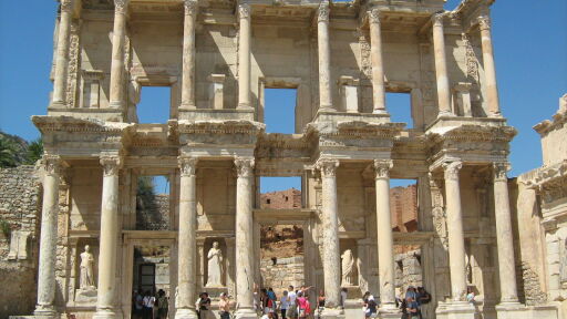 Вълна от туристи в този древен римски град, който е 10 пъти по-голям от Дисниленд 