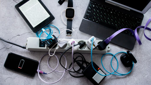 Тези навици унищожават кабелите ви 