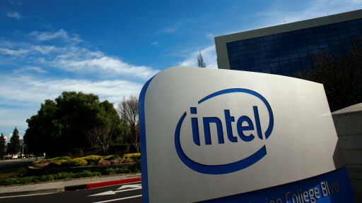 Акциите на Intel скочиха с 20% след силни резултати