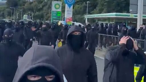 Маскирани протестиращи блокираха британското пристанище Дувър (ВИДЕО)