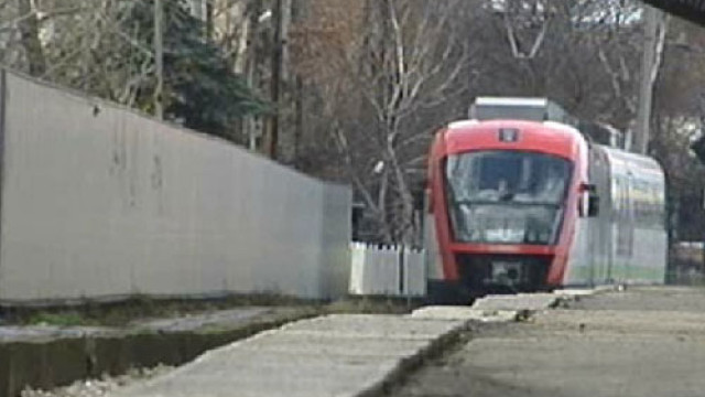 Снимка: Хванаха машинисти, крали дизелово гориво от БДЖ