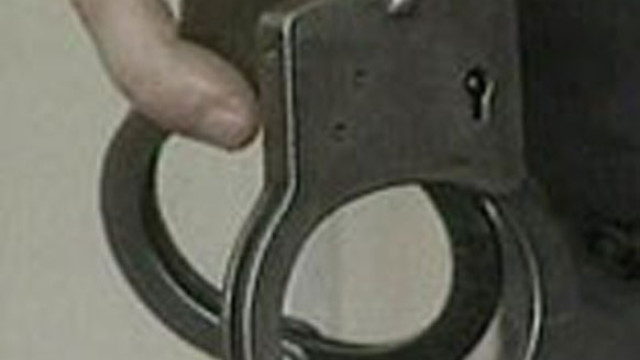 Снимка: Хванаха охранител на Летище София заради подкуп