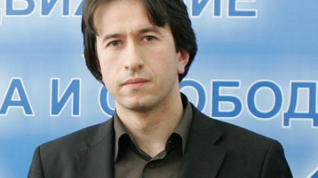 Снимка: ДПС даде седмица за размисъл на свой депутат, участвал в сбирка на Касим Дал 