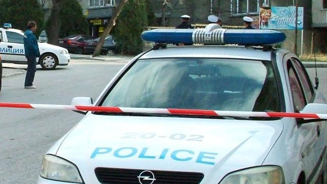 Снимка: Масов бой, полиция и празненства в ромската махала в Ихтиман