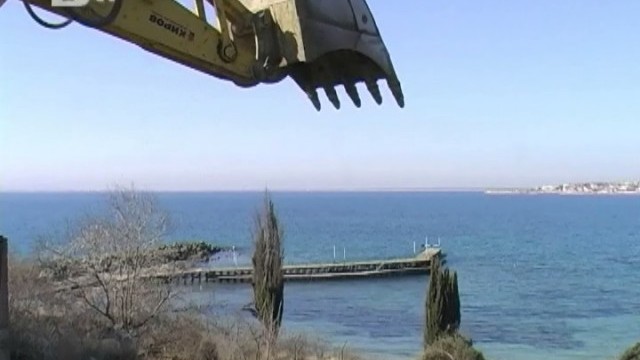 Снимка: Екозащитници: Багер копае в терен от Натура 2000 край морето