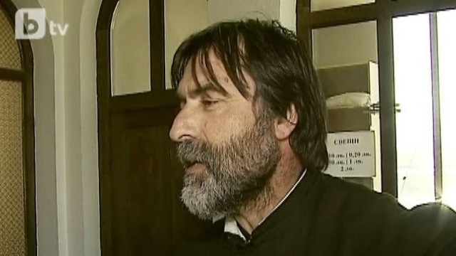 Снимка: Църковен храм - офис на погребална агенция