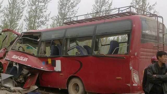 Снимка: Катастрофа с ученически автобус в Китай