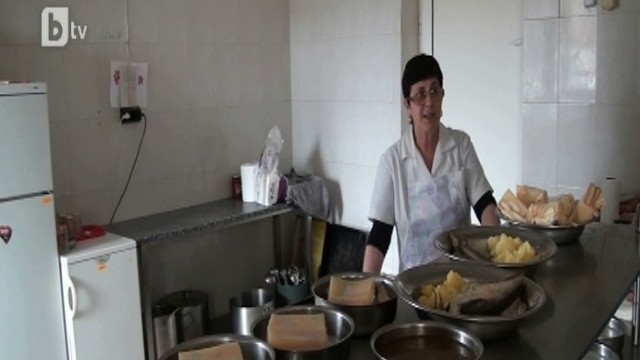 Снимка: Деца от дом ядяли недоварен боб и мухлясал хляб