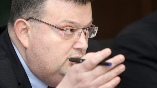 Снимка: Цацаров няма да иска касиране на вота