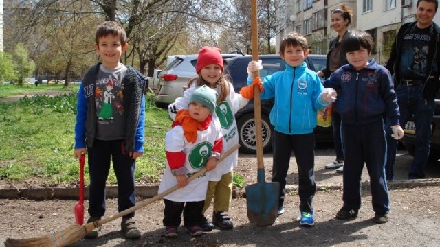 Снимка: 375 000 българи в битка с боклука