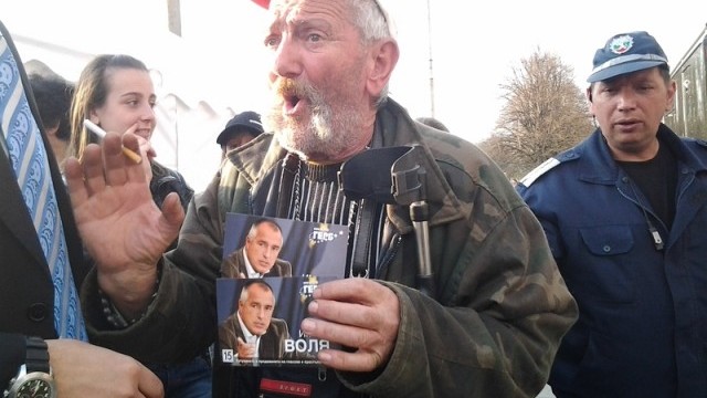 Снимка: Цветанов представи Добрев пред избиратели в Перник