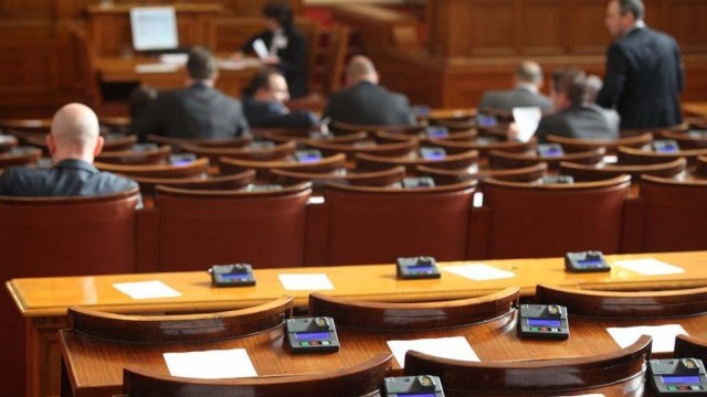 Снимка: Обратно броене преди вота на недоверие в петък