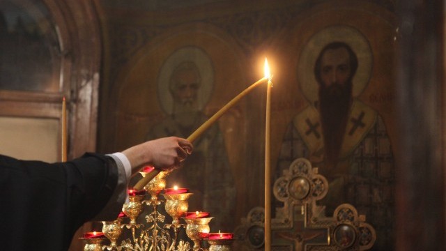 Снимка: Благодатният огън от Йерусалим пристигна в България