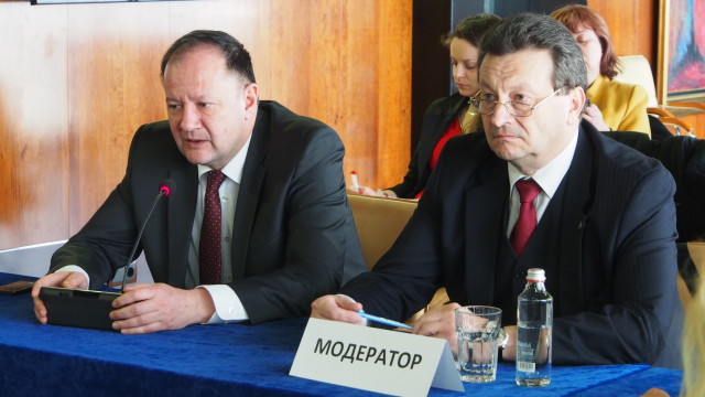 Снимка: Миков отново атакува санкциите срещу Русия