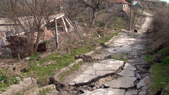 Снимка: Свлачище може да остави Оряхово без вода