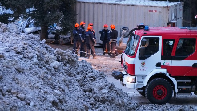 Снимка: Безсънна и безплодна нощ след трагедията в 