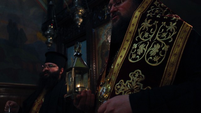 Снимка: С четири специални фенера носят у нас Благодатния огън 
