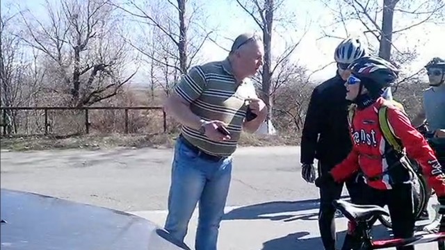 Снимка: Прокурор в скандал с велосипедисти, след като едва не блъснал двама от тях (ВИДЕО)