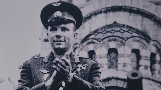 Снимка: 55 години от полета на Гагарин в Космоса: Кой е един от малкото българи, срещнали се с космонавта