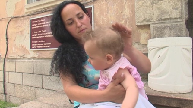 Снимка: Тухла и мазилка паднаха върху осемесечно бебе в Пловдив (ВИДЕО)