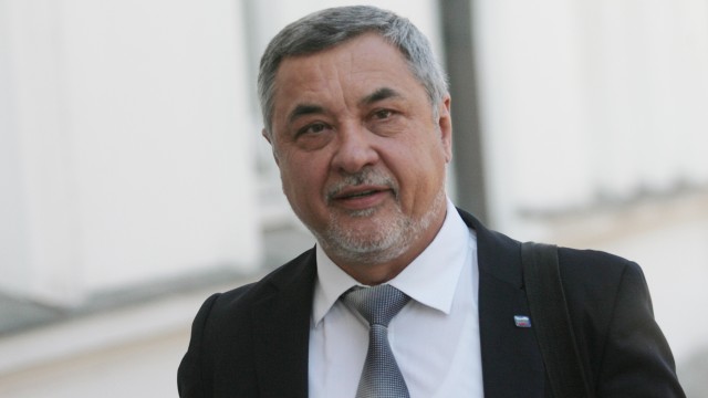 Снимка: Валери Симеонов за скандала с нацисткия поздрав: Това е атака срещу кабинета