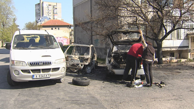 Снимка: Пет автомобила горяха тази нощ във Варна