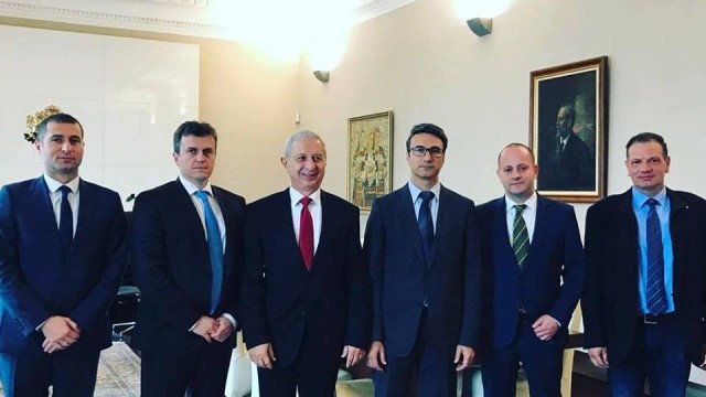 Снимка: Герджиков обсъжда с „Нова Република” делото срещу „Газпром”
